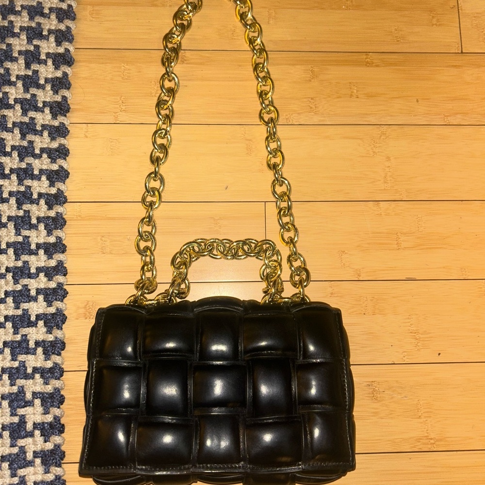 AUPEN Black Quilted Chain Shoulder Bag